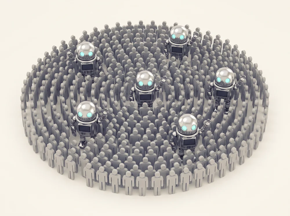 Kalabalığın içinde el kaldıran beş Cartify maskotu